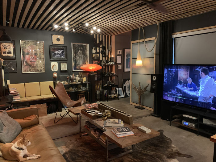 Rumah Nggak Biasa Ini Sepenuhnya Terbuat Dari Container Bekas